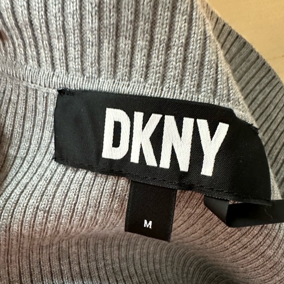 Never worn DKNY grey ribbed sweater. Size M - Picture 5 of 6